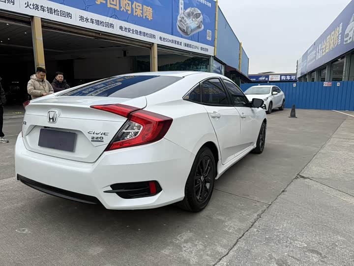 Фото 4 - Honda Civic