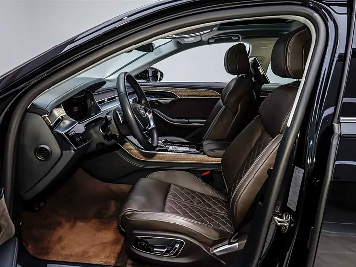 Фото 9 - Audi A8