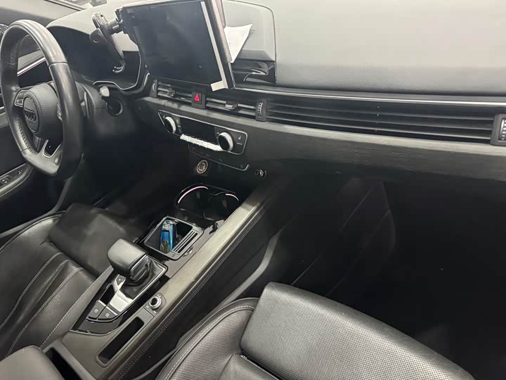 Фото 5 - Audi A4L