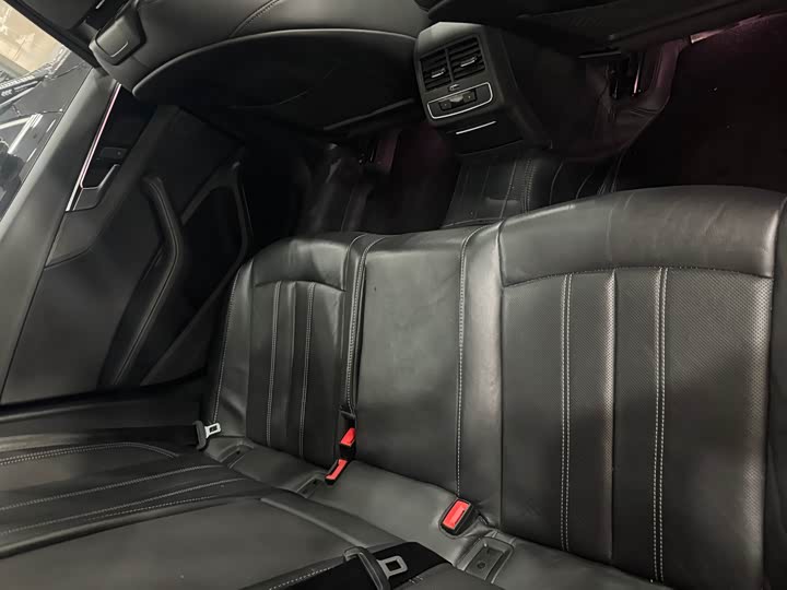 Фото 7 - Audi A4L