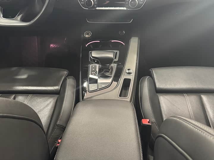 Фото 9 - Audi A4L