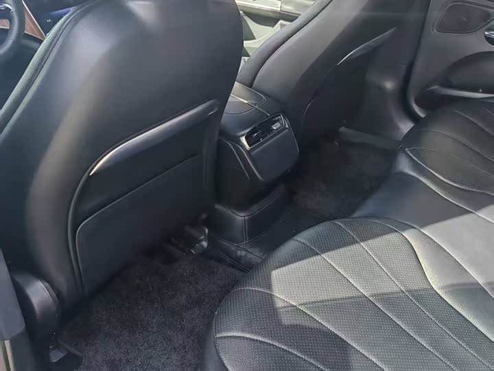 Фото 8 - Mercedes-Benz EQE