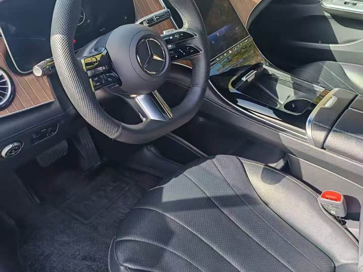 Фото 9 - Mercedes-Benz EQE