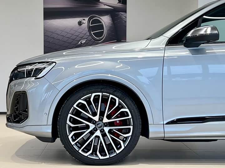 Фото 4 - Audi SQ7