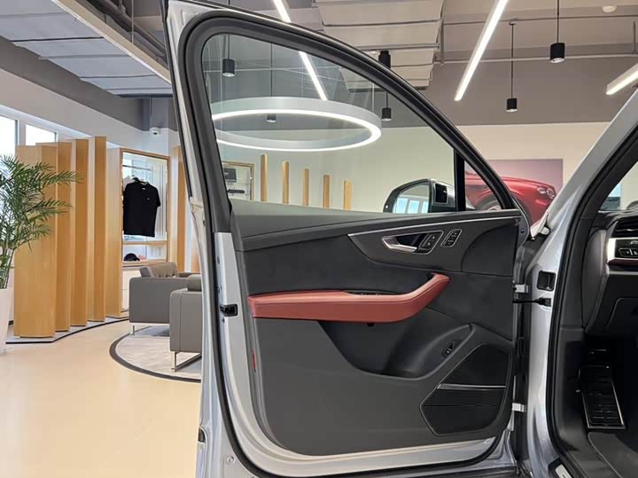 Фото 8 - Audi SQ7