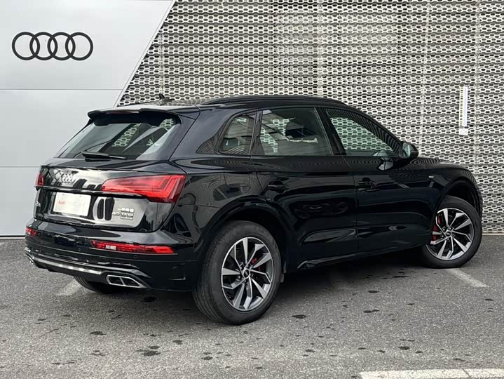 Фото 4 - Audi Q5L