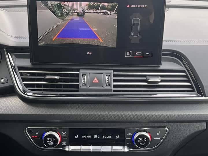 Фото 7 - Audi Q5L