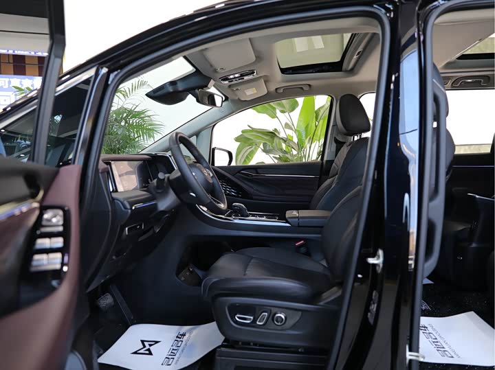 Фото 7 - GAC Trumpchi M8