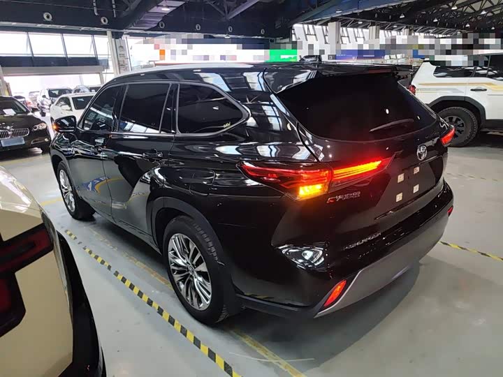 Фото 5 - Toyota Highlander