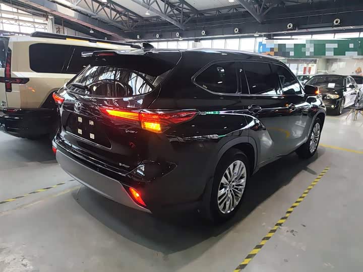 Фото 7 - Toyota Highlander