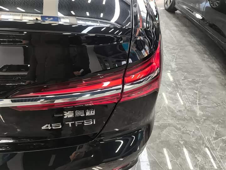 Фото 8 - Audi A6L