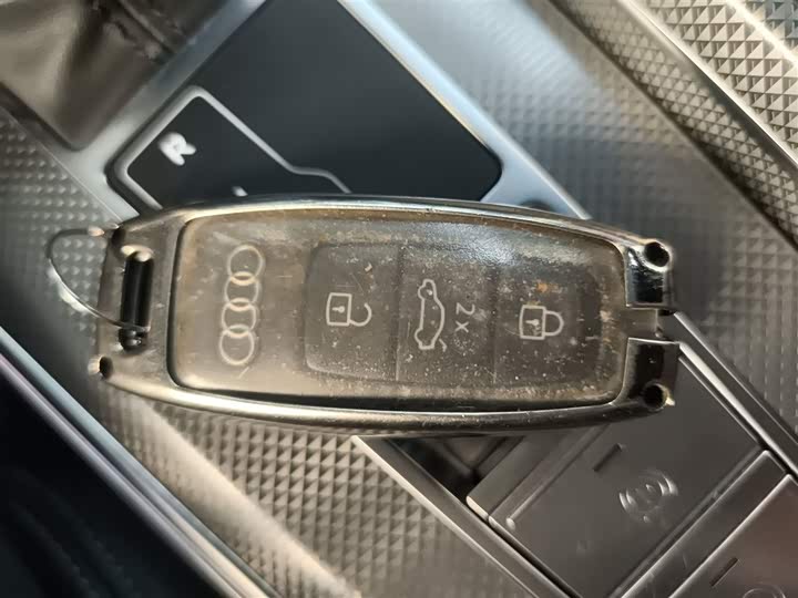 Фото 9 - Audi A6L