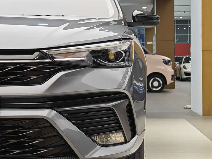 Фото 2 - Roewe i5