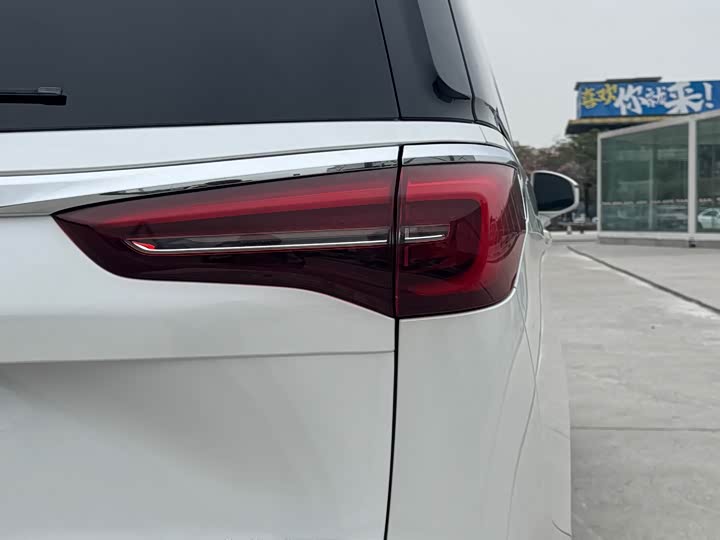 Фото 8 - Buick GL8 ES