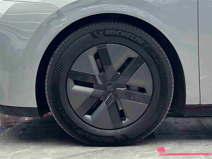 Фото 4 - LiXiang Mega