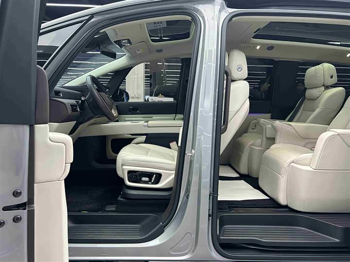 Фото 6 - LiXiang Mega