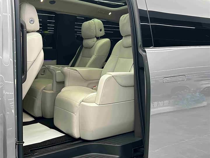 Фото 7 - LiXiang Mega