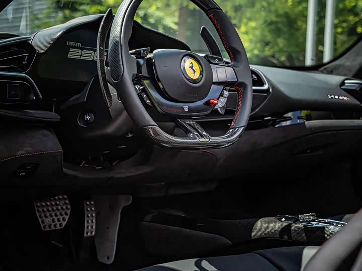 Фото 7 - Ferrari 296