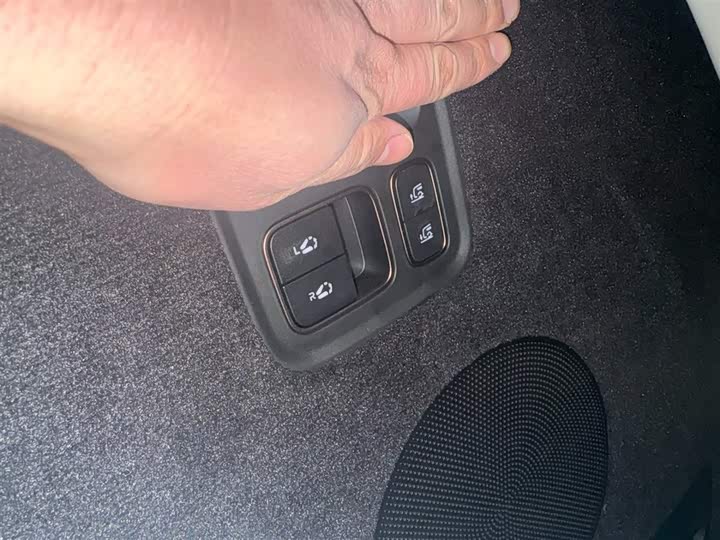 Фото 4 - LiXiang Mega