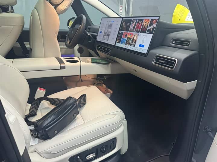 Фото 5 - LiXiang Mega