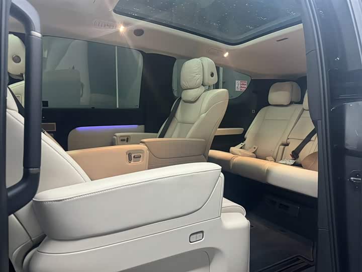 Фото 6 - LiXiang Mega