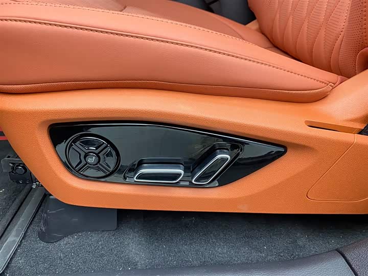 Фото 8 - BYD Tang Hybrid/EV