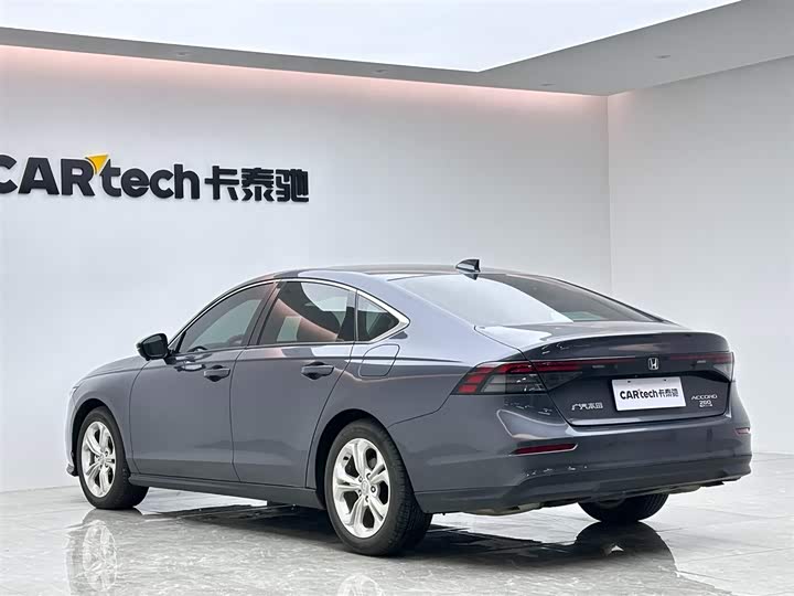 Фото 3 - Honda Accord