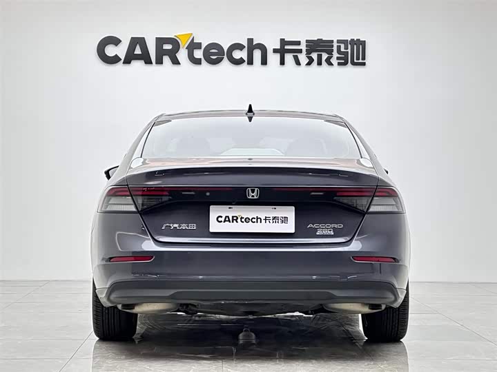 Фото 4 - Honda Accord