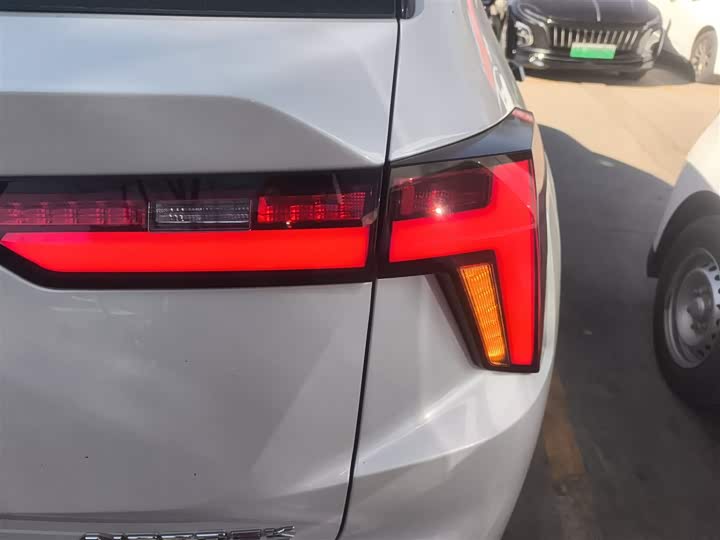 Фото 8 - Mitsubishi Airtrek EV