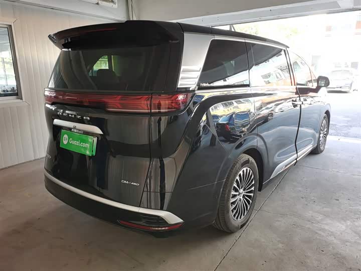 Фото 7 - Denza D9