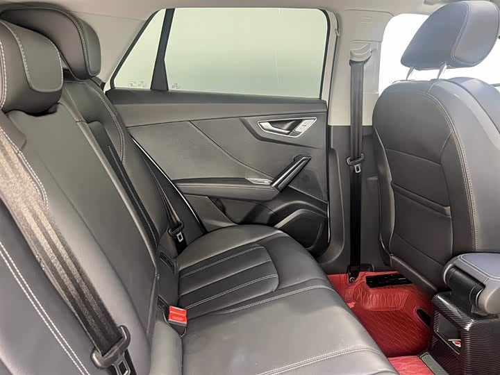 Фото 8 - Audi Q2L