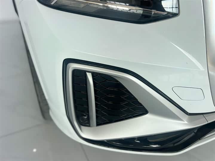 Фото 9 - Audi Q2L