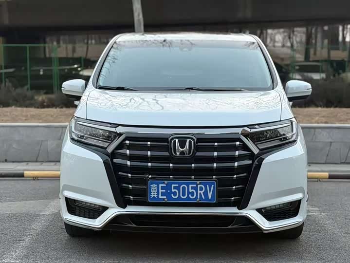 Фото 2 - Honda Elysion