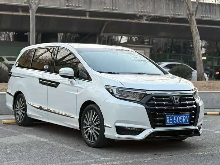 Фото 3 - Honda Elysion