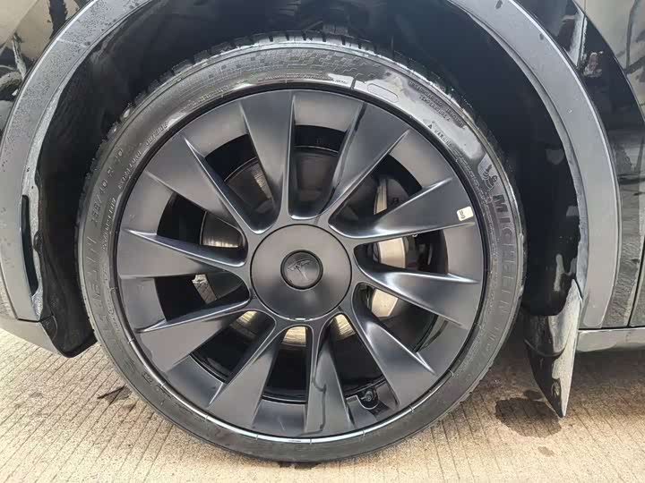 Фото 4 - Tesla Model Y