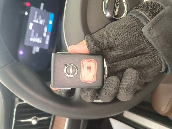 Фото 9 - Volvo XC60 Hybrid