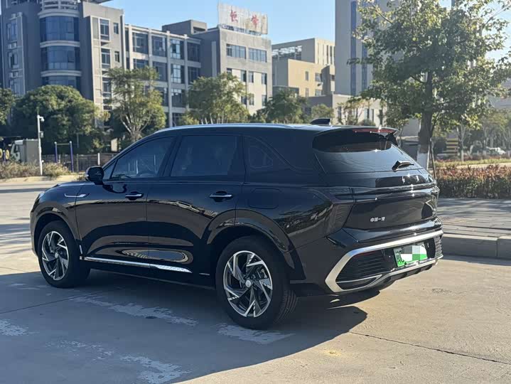 Фото 4 - Hongqi HS3 Hybrid