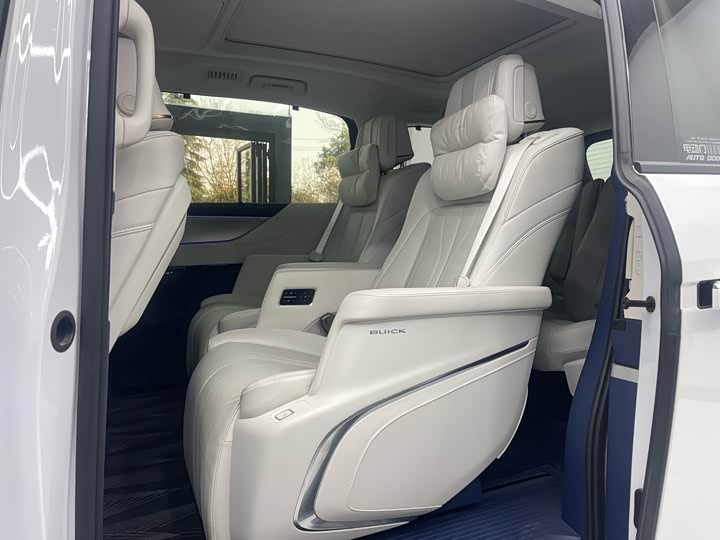 Фото 8 - Buick GL8 Hybrid