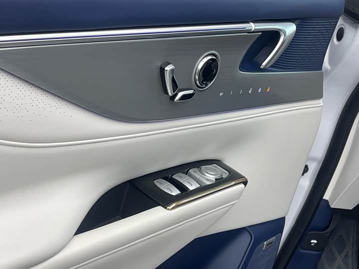 Фото 9 - Buick GL8 Hybrid