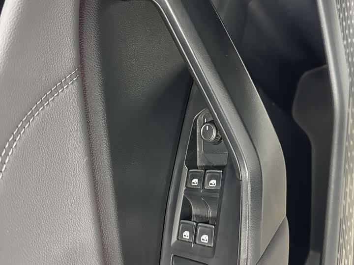 Фото 7 - Volkswagen Sagitar L