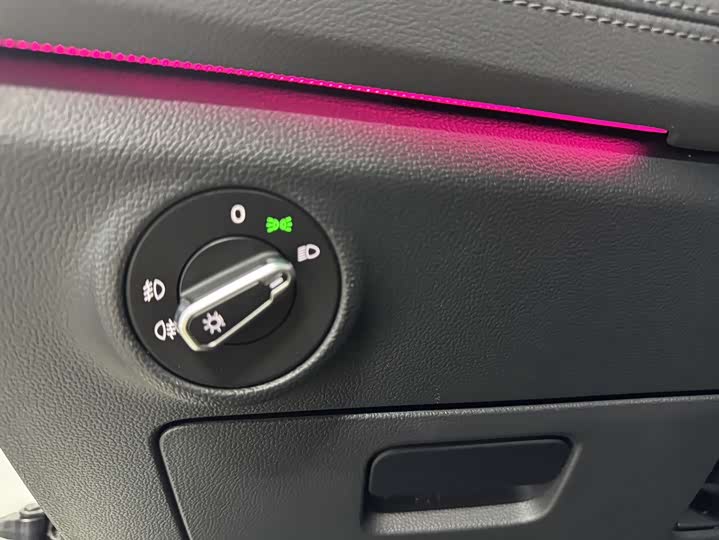 Фото 8 - Volkswagen Sagitar L