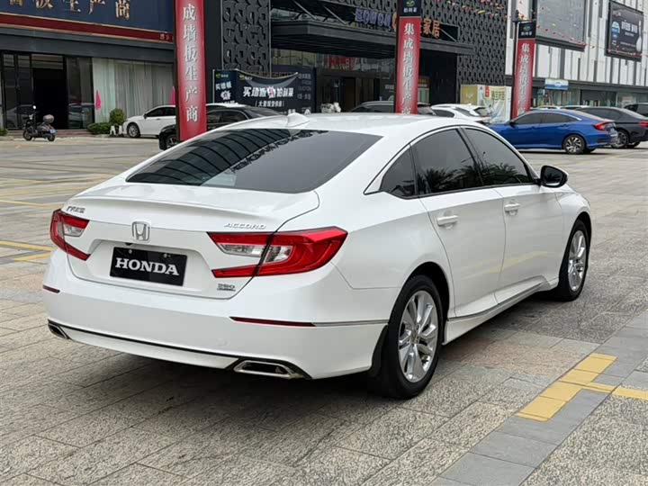 Фото 4 - Honda Accord