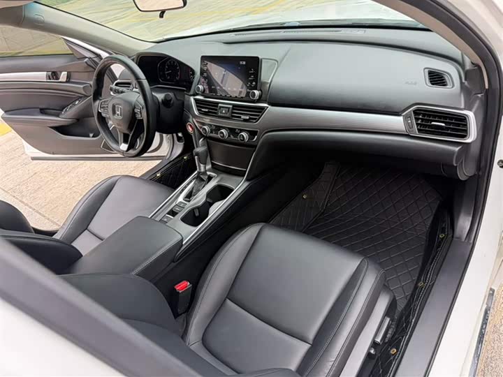 Фото 5 - Honda Accord