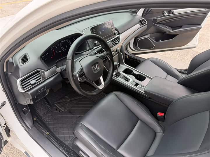 Фото 7 - Honda Accord