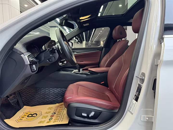 Фото 6 - BMW 5 Series