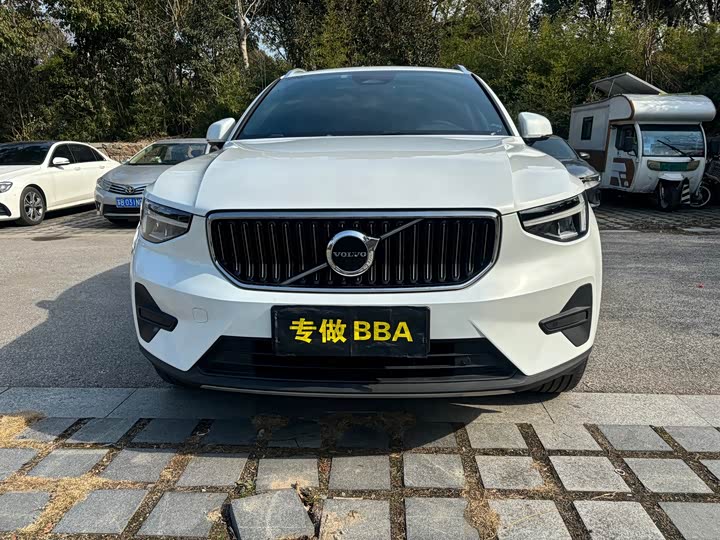 Фото 2 - Volvo XC40