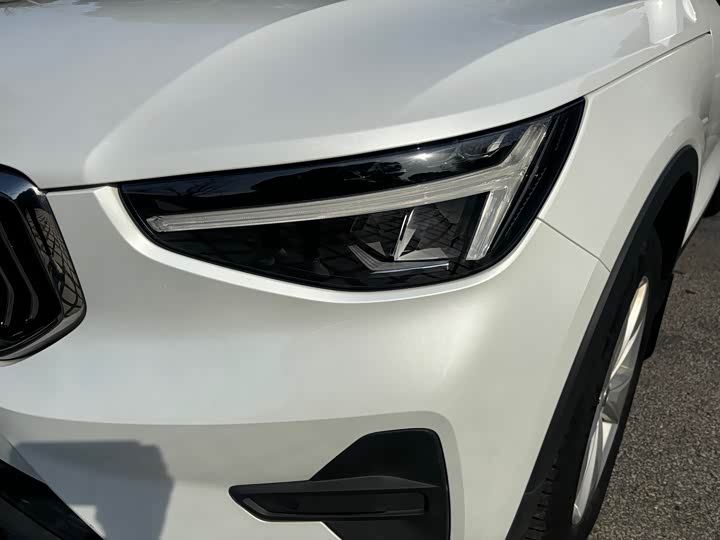 Фото 4 - Volvo XC40