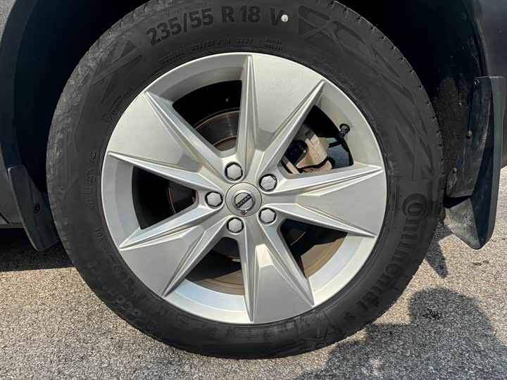 Фото 6 - Volvo XC40