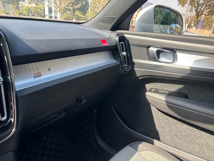 Фото 7 - Volvo XC40