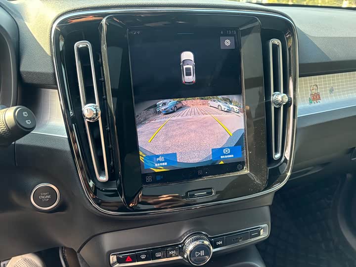 Фото 8 - Volvo XC40